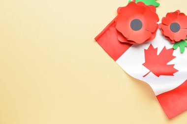 Renkli Kanada bayraklı kağıttan gelincik çiçekleri. Anma Günü