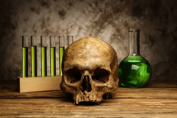 Human Skull Laboratory Glassware Table Dark Background — Stock Photo, Image