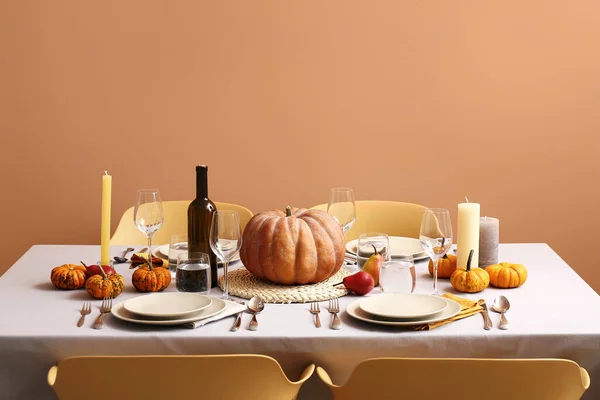 Autumn Table Setting Fresh Pumpkins Candles Beige Wall — Stock Photo, Image