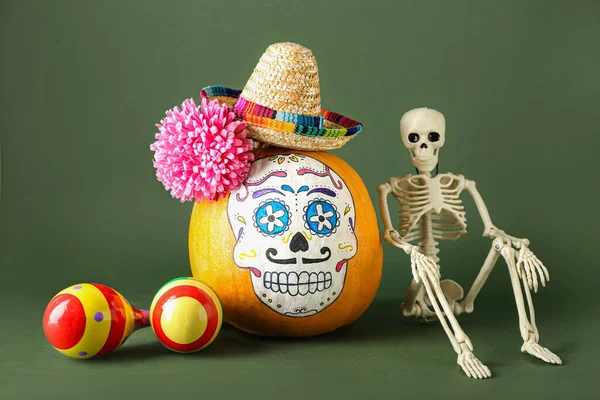 背景色に彩色された頭蓋骨のカボチャ メキシコの死者の日のお祝い Dia Muertos — ストック写真