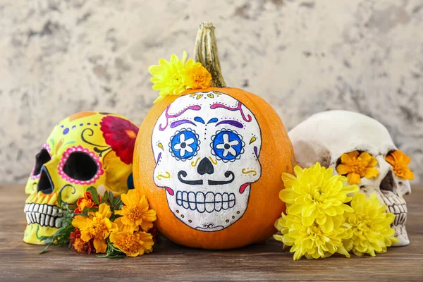 グランジの背景に描かれた頭蓋骨を持つカボチャ メキシコの死者の日のお祝い Dia Muertos — ストック写真