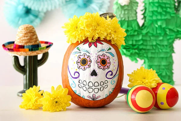 Calabaza Con Cráneo Pintado Sobre Fondo Blanco Celebración Del Día —  Fotos de Stock