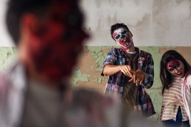 Mahvolmuş binada korkunç zombiler