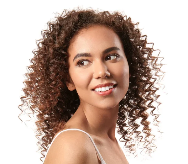 Jonge Afro Amerikaanse Vrouw Met Gezond Haar Witte Achtergrond — Stockfoto