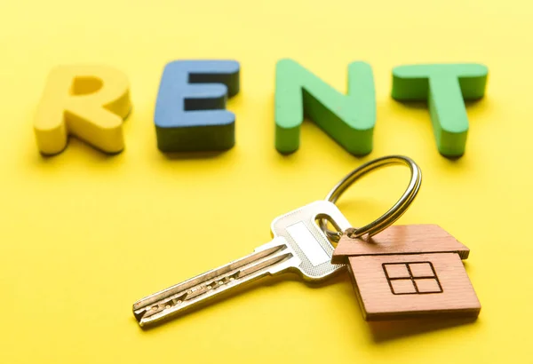 Word Rent Key House Yellow Background Closeup — Stock Photo, Image