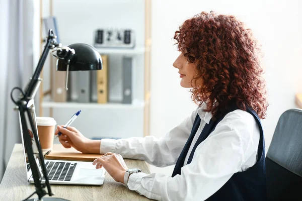 Young Woman Video Chatting Online Job Interview Home — Stock Photo, Image