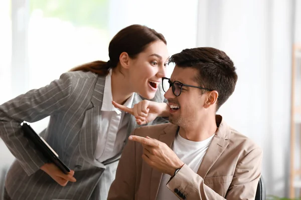 Young Woman Sharing Gossip Her Colleague Office — Stock Photo, Image
