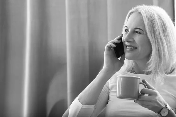 Beautiful Mature Woman Cup Coffee Talking Mobile Phone Home — Stock Photo, Image