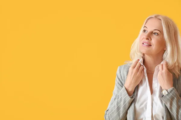 Beautiful Mature Woman White Shirt Yellow Background — Stock Photo, Image