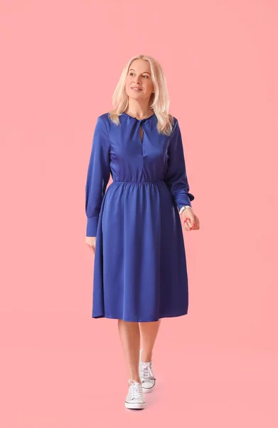 Beautiful Mature Woman Blue Dress Pink Background — Stock Photo, Image