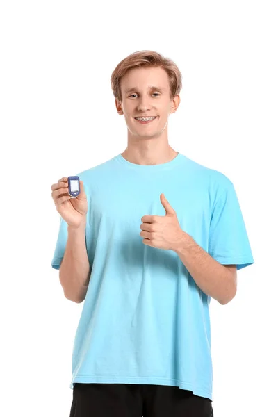 Спортивный Молодой Человек Пульсоксиметром Показывает Большой Палец Вверх Белом Фоне — стоковое фото
