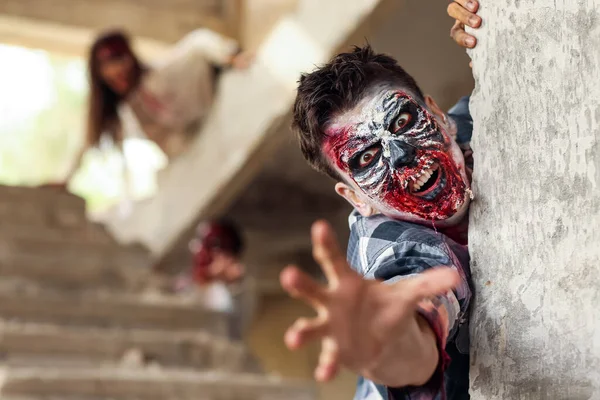 Děsivé Zombie Zničené Budově — Stock fotografie