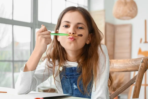 Divertente Dipinto Bambina Casa — Foto Stock