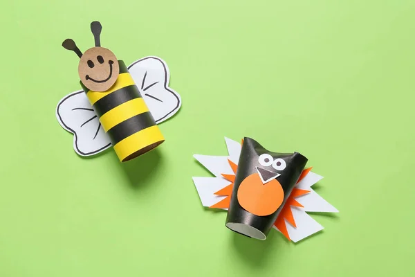 Figuras Abeja Pájaro Hechas Tubos Cartón Para Papel Higiénico Sobre —  Fotos de Stock