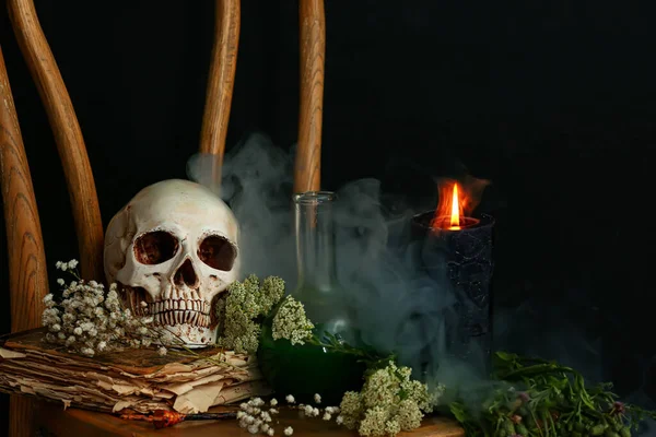 Grimorio Della Strega Candela Teschio Ingredienti Pozione Sfondo Scuro — Foto Stock