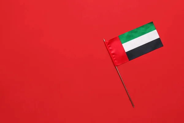 Flagge Der Vereinigten Arabischen Emirate Auf Rotem Hintergrund — Stockfoto