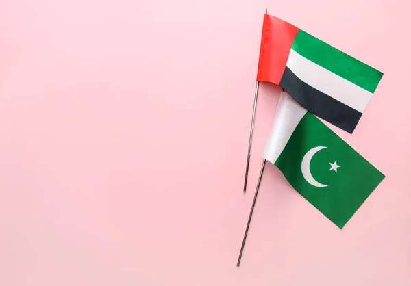 Nationalflaggen Der Vae Und Pakistans Auf Rosa Hintergrund — Stockfoto