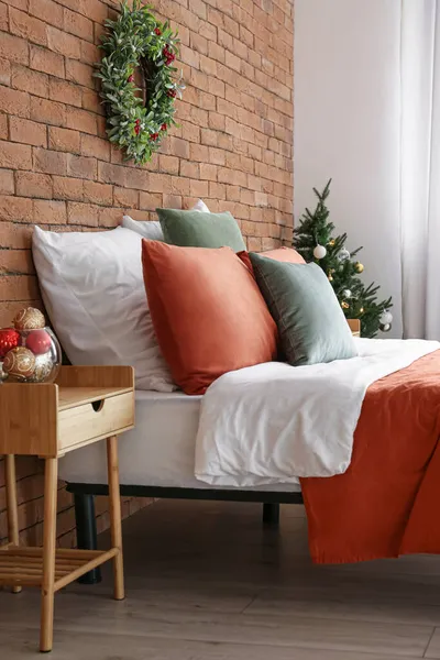 Інтер Красивої Сучасної Спальні Прикрашений Різдво — стокове фото
