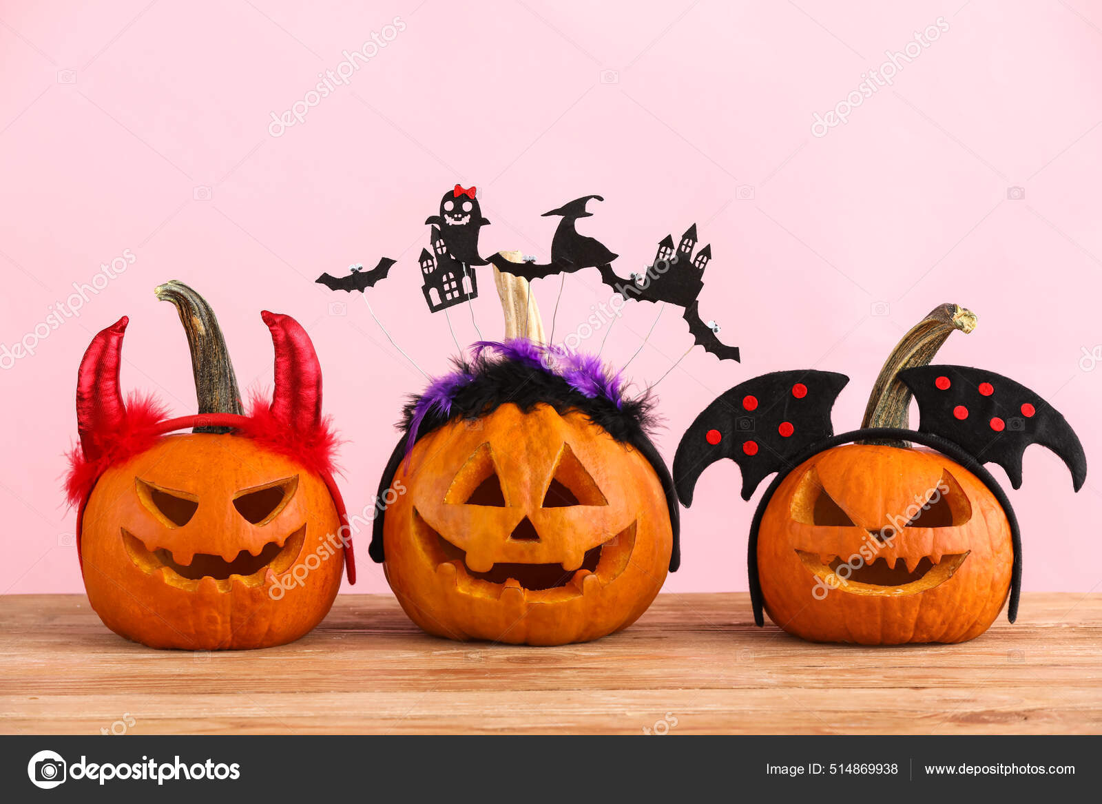 Calabazas Talladas Para Halloween Sobre Fondo Rosa: fotografía de stock ©  serezniy #514869938 | Depositphotos
