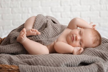 Küçük bebek yatakta uyku