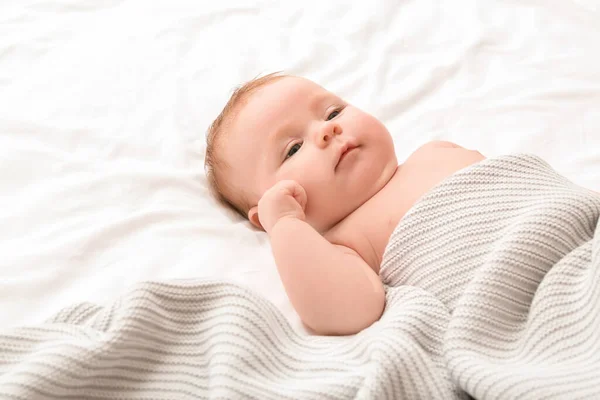 Kleine Baby Liggend Bed — Stockfoto