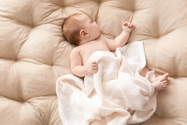 Bambino Che Dorme Sul Letto — Foto Stock