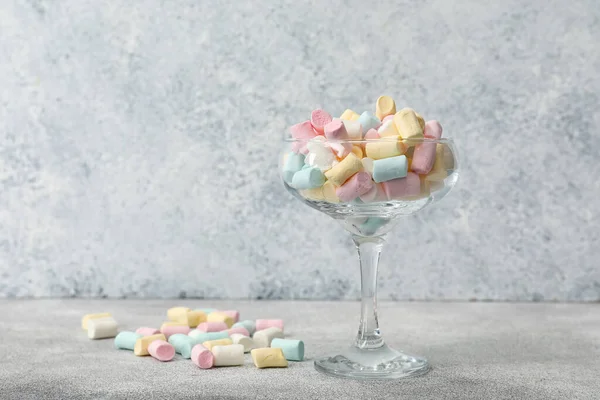 Glass Tasty Marshmallows Grey Background — Stock Photo, Image