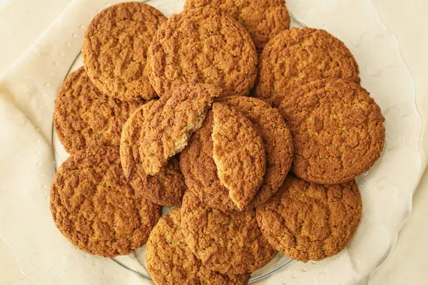 Assiette Avec Savoureux Biscuits Hojicha Sur Table — Photo