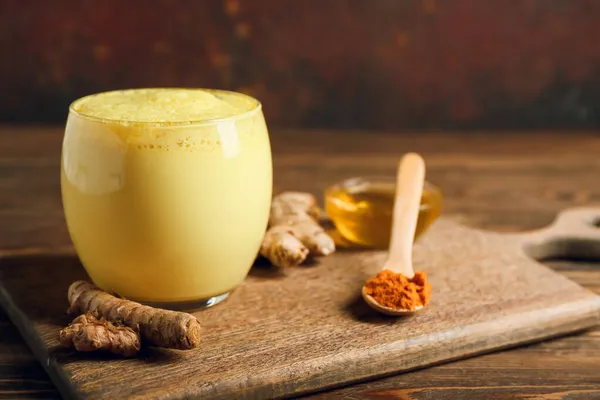 Glass Healthy Turmeric Latte Powder Table Closeup — Stock Photo, Image