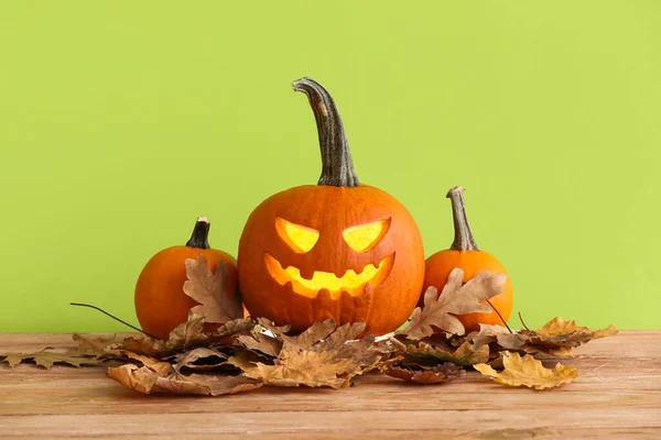 Carved Whole Pumpkins Halloween Green Background — Stock Photo, Image