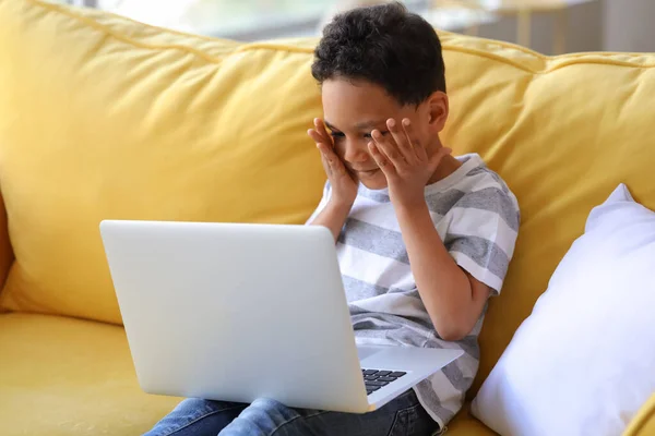 Surprised Little African American Boy Laptop Watching Cartoons Home — Stock Photo, Image