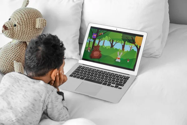 Little African American Boy Laptop Watching Cartoons Bed — Stock Photo, Image
