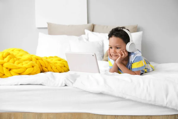 Little African American Boy Headphones Watching Cartoons Tablet Computer Bedroom — Stock Photo, Image