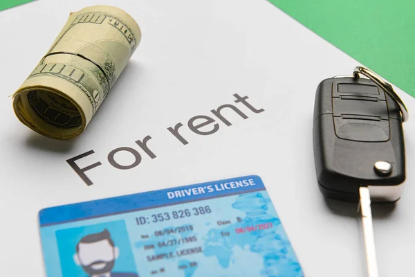 Папір Текстом Rent Автомобільний Ключ Водійські Права Гроші Зеленому Тлі — стокове фото