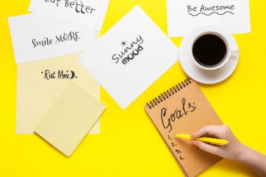 Liste yapan kadın, en iyi manzara. Yeni yıl hedefleri