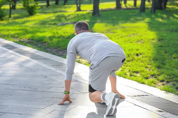 Sporty Mature Man Getting Ready Run Park — Stock Photo, Image