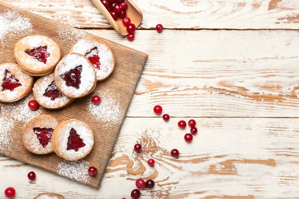 Tablero Con Sabrosas Galletas Linzer Arándano Azúcar Polvo Mesa —  Fotos de Stock