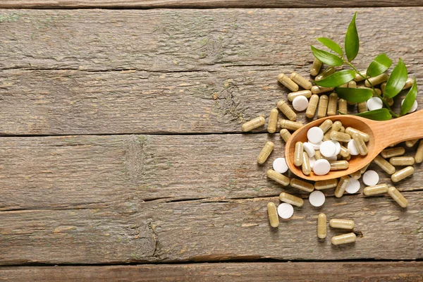 Sked Med Vitamin Piller Trä Bakgrund — Stockfoto