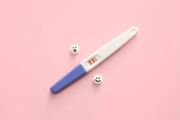Pregnancy Test Pills Drawn Faces Color Background — Stock Photo, Image