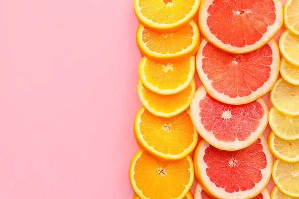 Slices Citrus Fruits Color Background Closeup — Stock Photo, Image