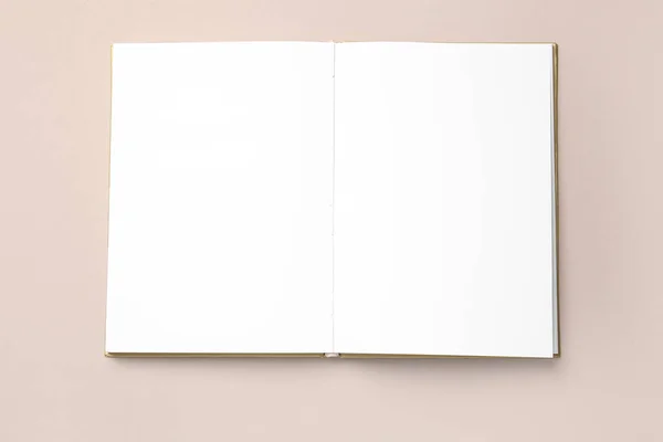 Notebook Aberto Branco Sobre Fundo Cor — Fotografia de Stock