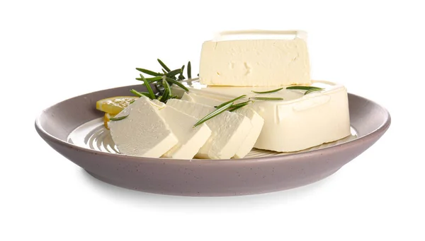 Beyaz Arka Planda Kesilmiş Peynir Biberiye Limon Tabağı — Stok fotoğraf