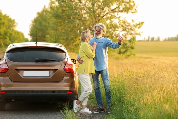Happy Mature Couple Taking Selfie Car Countryside — Stock Photo, Image