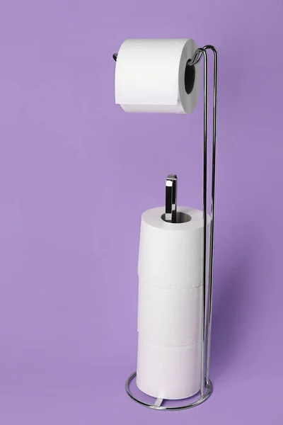 Soporte Con Rollos Papel Higiénico Sobre Fondo Morado — Foto de Stock