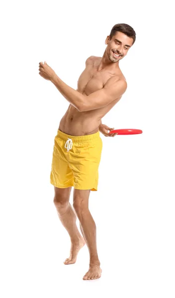 Junger Mann Wirft Frisbee Auf Weißem Hintergrund — Stockfoto