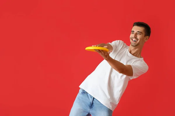 Handsome Young Man Catching Frisbee Red Background — Stock Photo, Image