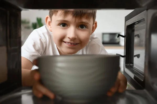 Little Boy Heating Food Microwave Oven View — Stock Photo, Image