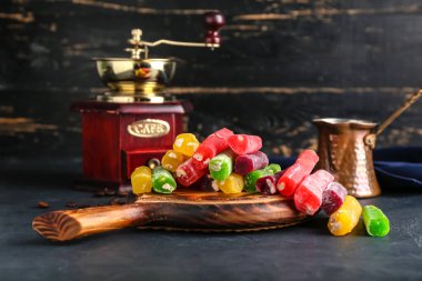 Sofrada lezzetli Türk lokumu olan bir pansiyon