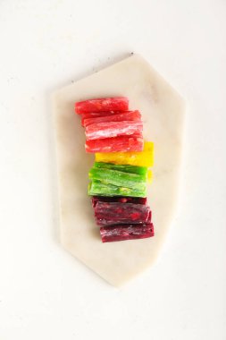 Hafif arka planda lezzetli Türk zevkine sahip tahta