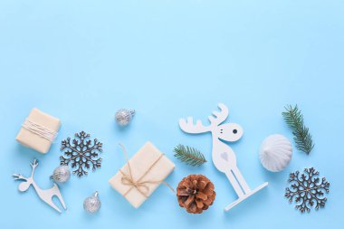 mavi arka plan güzel Noel kompozisyonu